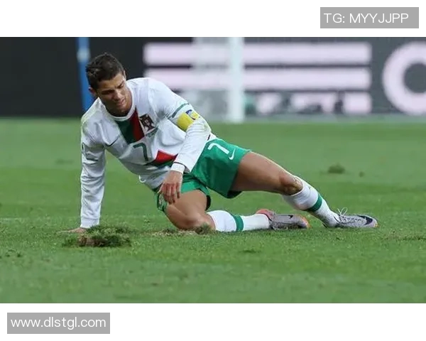 足球明星先育子后成婚的情感之路揭秘与家庭责任的双重挑战 足球明星先育子后成婚的情感之路揭秘与家庭责任的双重挑战